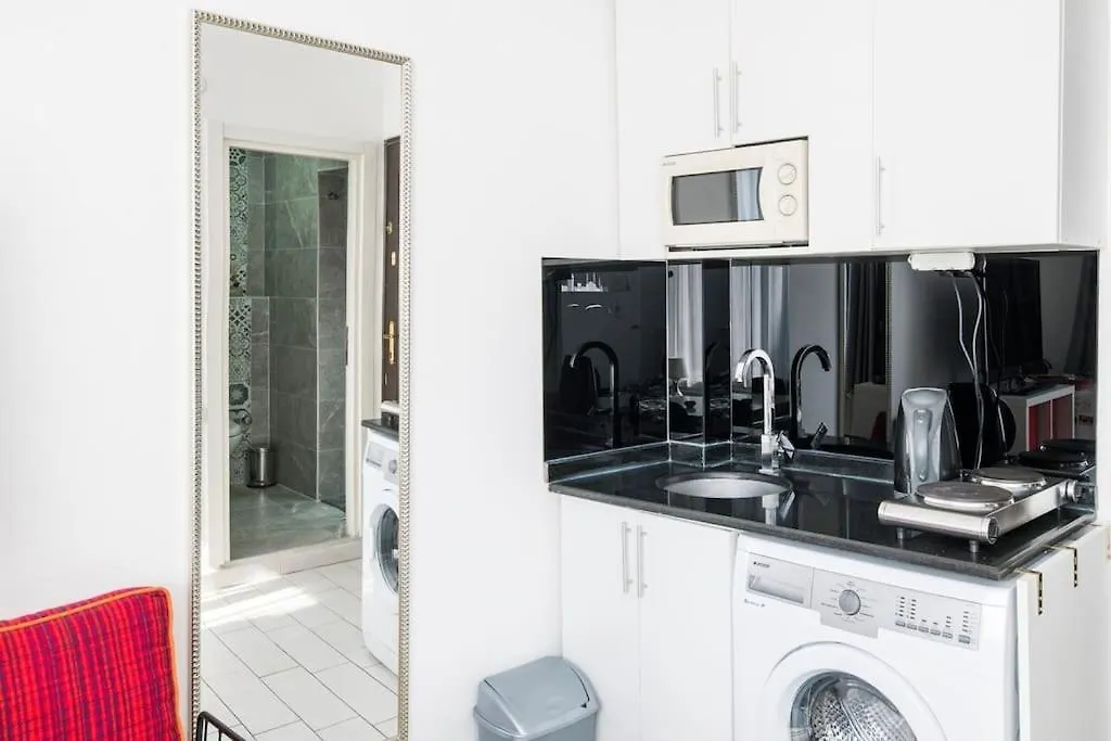 Cute 1 Room W Ac 300 Meters To Istiklal Street Provincia di Provincia di Istanbul Appartamento